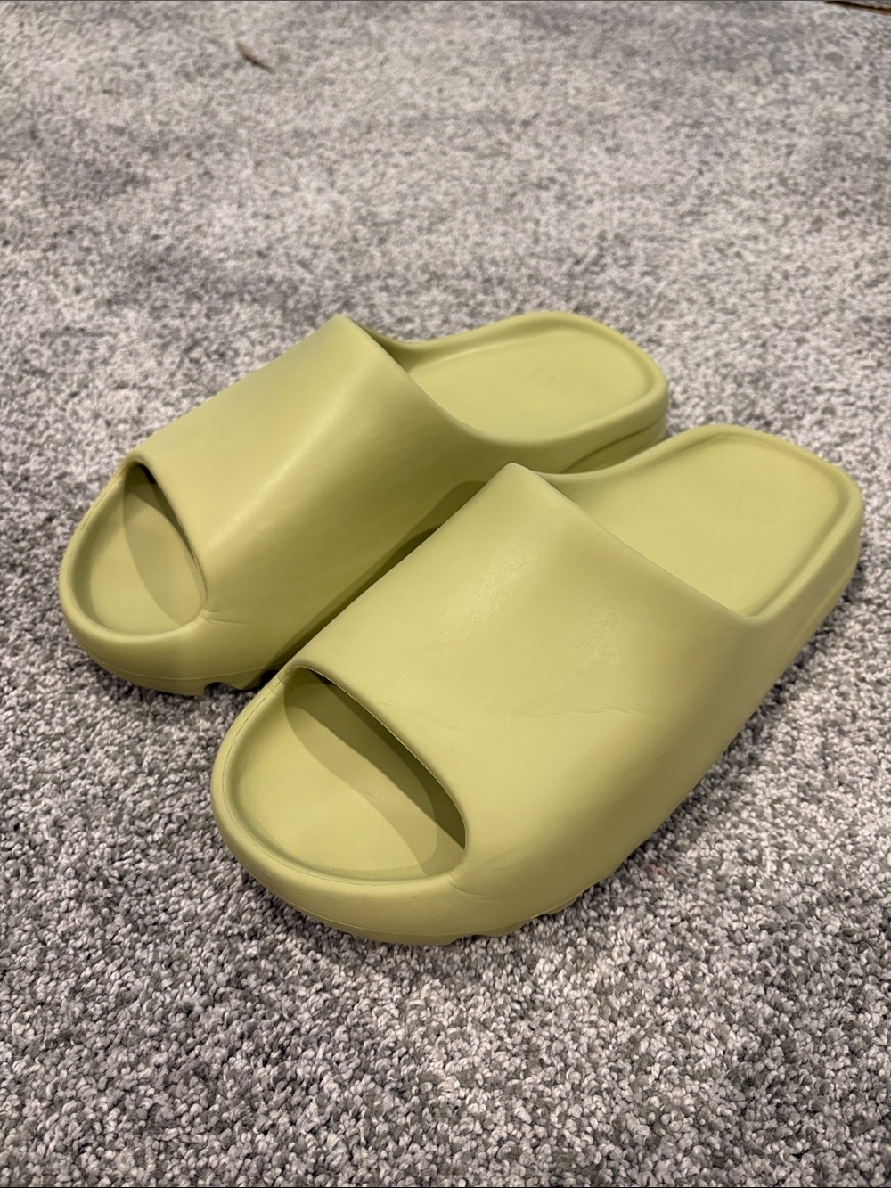 Yeezy Adidas Resin Slide Size 9